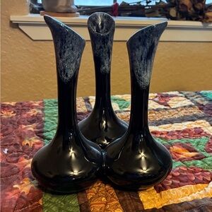 SIGNED VAN BRIGGLE COLORODO SPRINGS TRIPLE STEM BLUE DRIP ART POTTERY BUD VASE